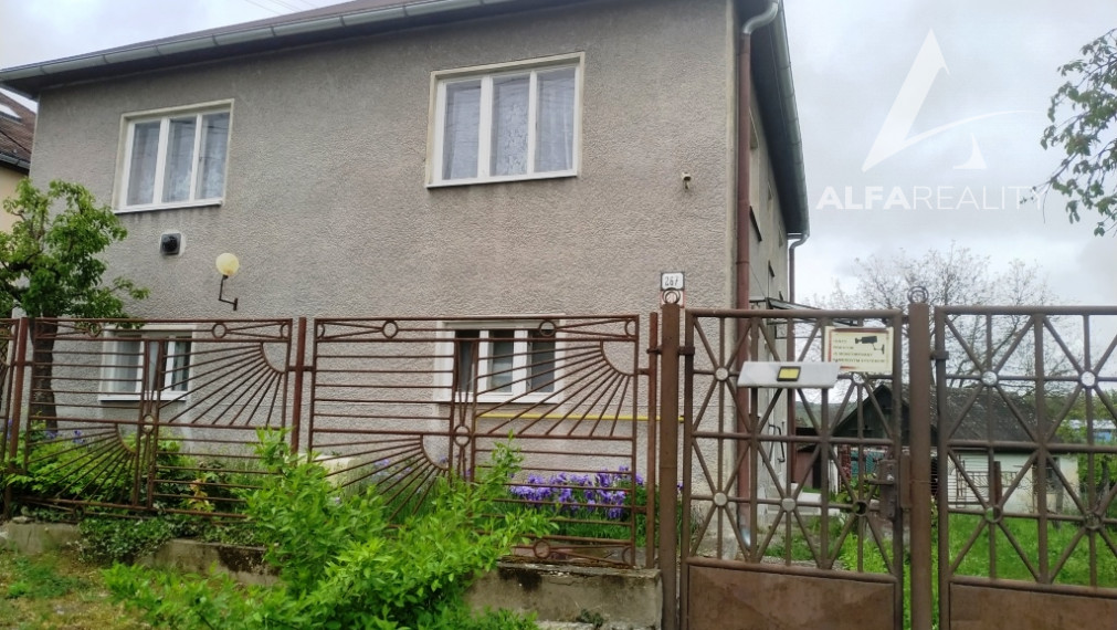 Rodinný dom v obci Bušince, 251m2 + podkrovie