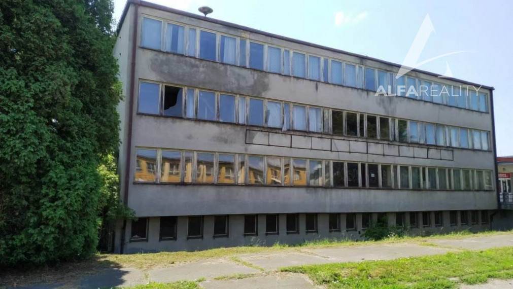 Administratívna budova v Lučenci
