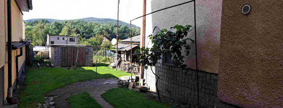 Priestranný rodinný dom s krásnym pozemkom v obci Veľké Uherce - okres Partizánske